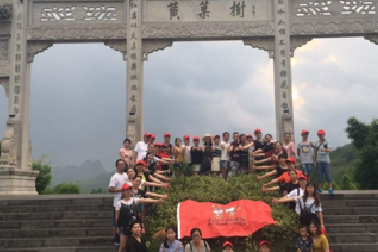 重庆百年集团组织优秀员工开展红色之旅活动（